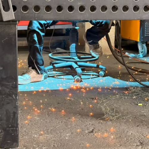 Heute sind bei uns die Funken geflogen 🔥 Beim Schweißen ging’s richtig zur Sache – pure Energie, volle Konzentration un...